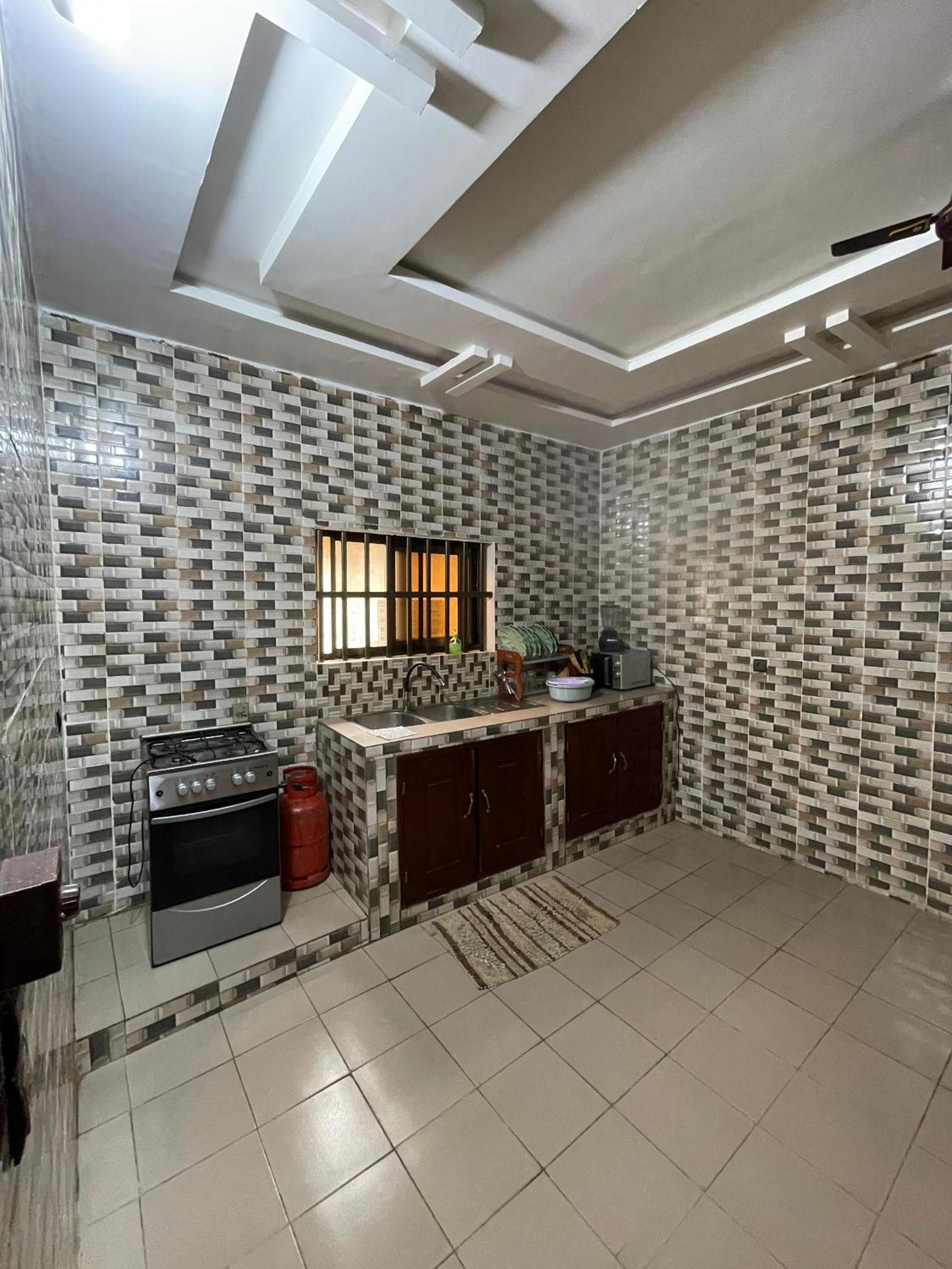 trois chambres et salon avec balcon à Porto Novo