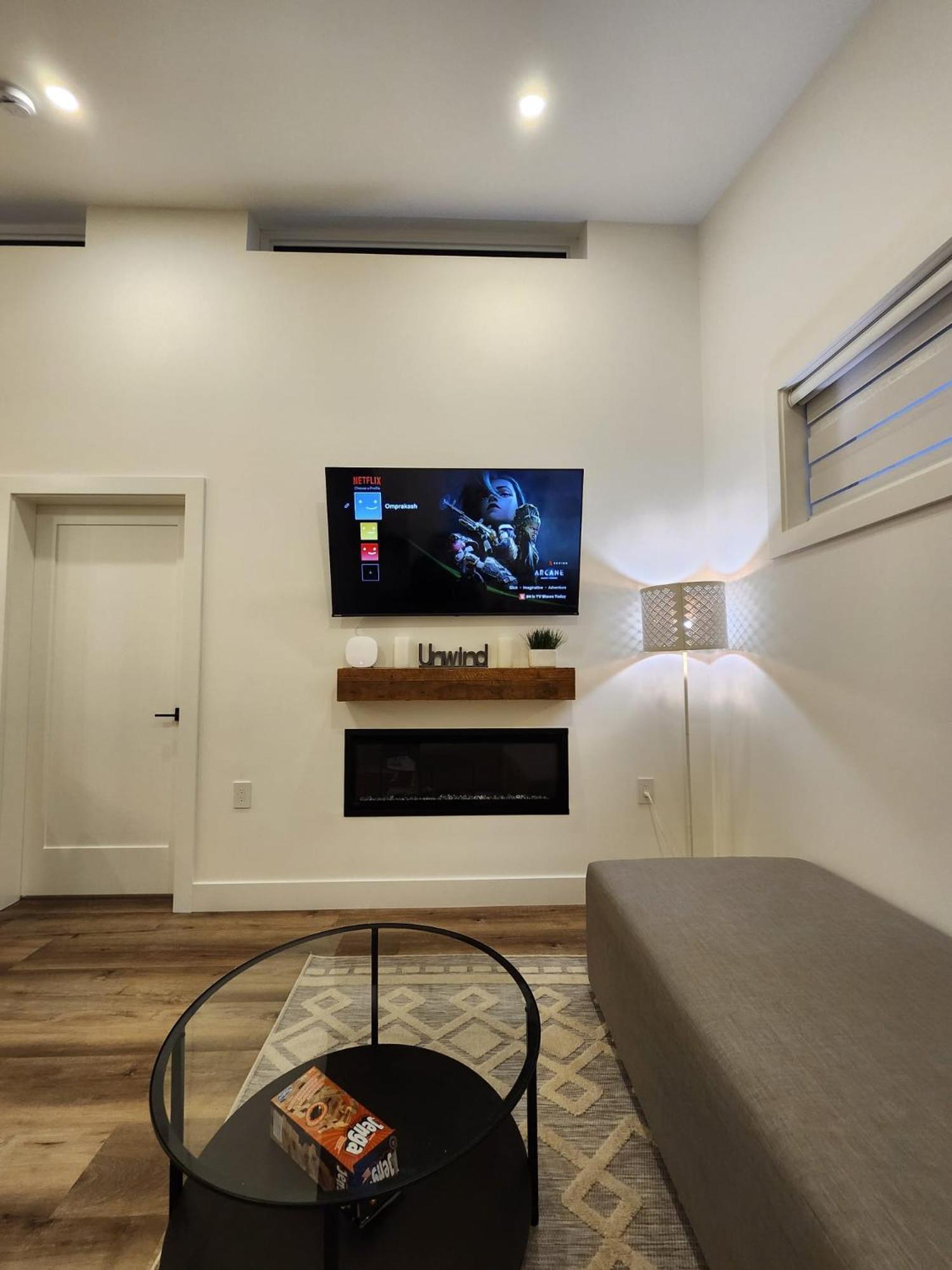2BR Detached House - Free Parking -10 mins to YVR & Downtown