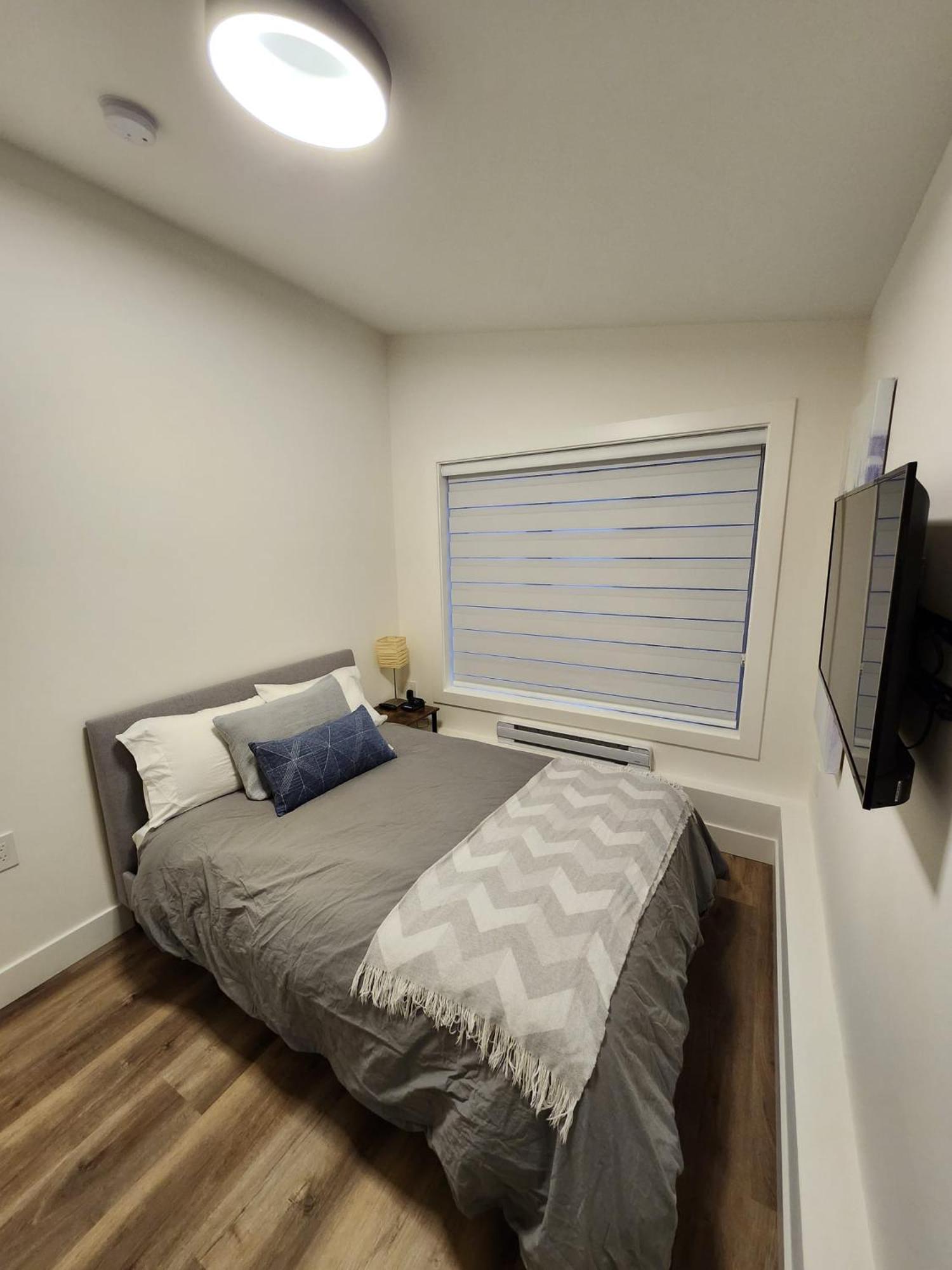 2BR Detached House - Free Parking -10 mins to YVR & Downtown