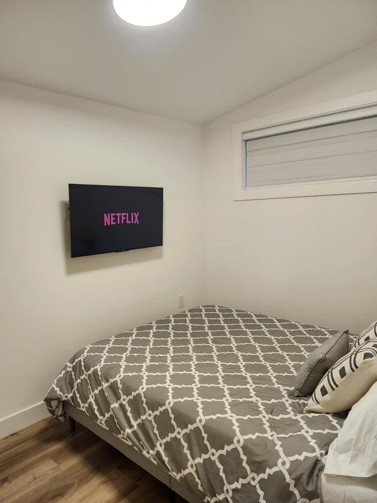 2BR Detached House - Free Parking -10 mins to YVR & Downtown