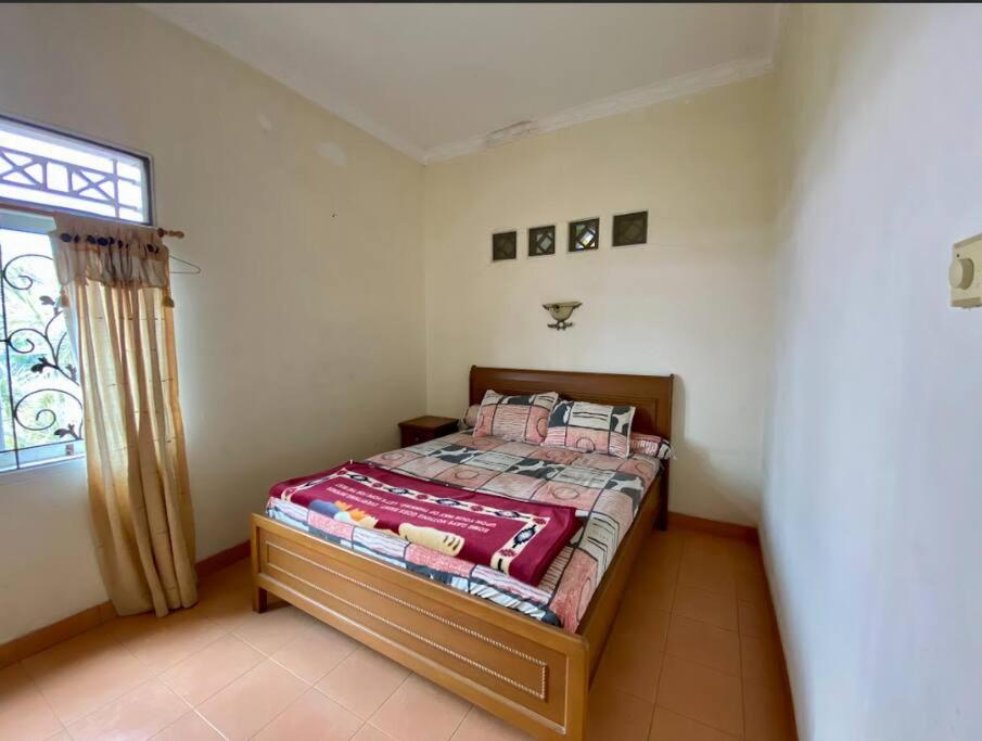Villa Sevilla 3 Bedrooms BPPK Ciloto Puncak by Damaresa