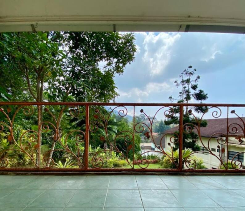 Villa Sevilla 3 Bedrooms BPPK Ciloto Puncak by Damaresa