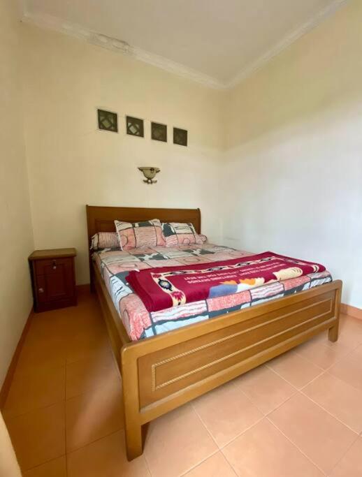 Villa Sevilla 3 Bedrooms BPPK Ciloto Puncak by Damaresa