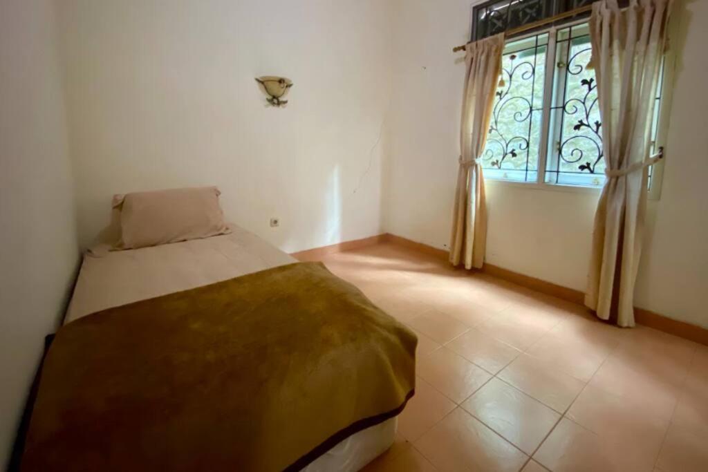 Villa Sevilla 3 Bedrooms BPPK Ciloto Puncak by Damaresa