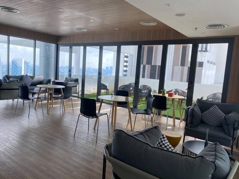 The Colony & Luxe with KLCC view Skypool by Cobnb