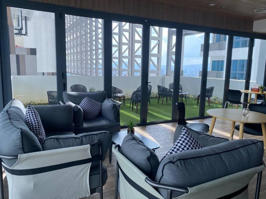 The Colony & Luxe with KLCC view Skypool by Cobnb