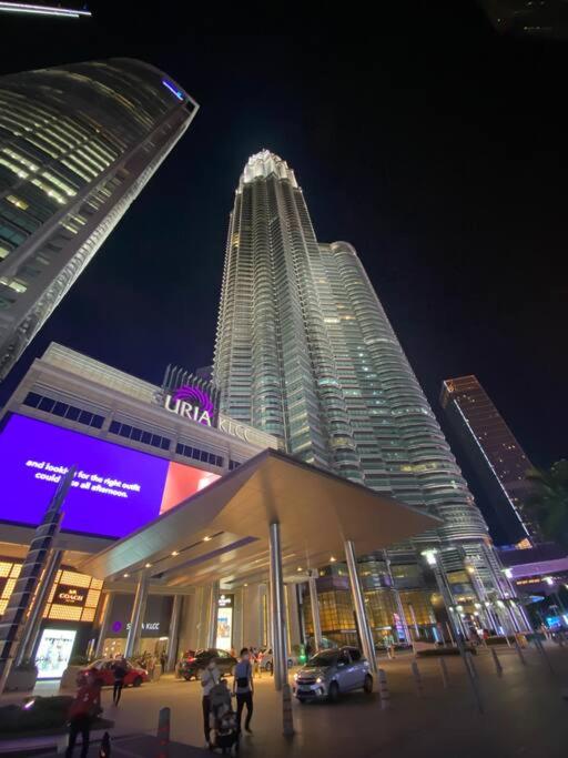 The Colony & Luxe with KLCC view Skypool by Cobnb