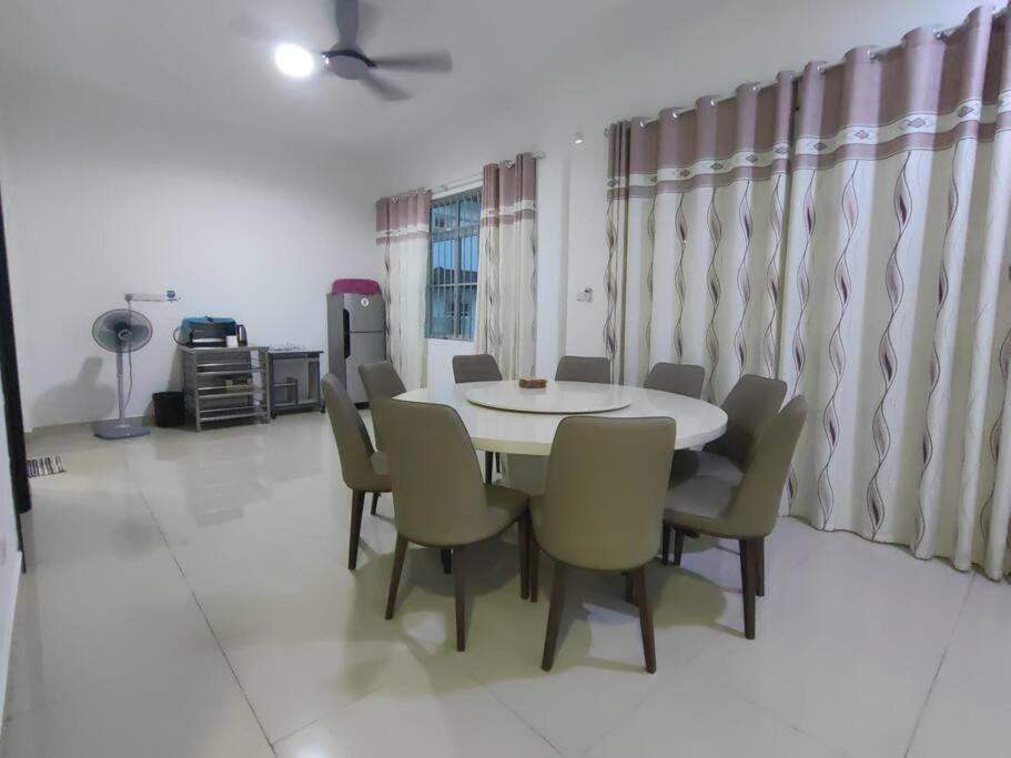 Homezstay Swallow Airport Miri