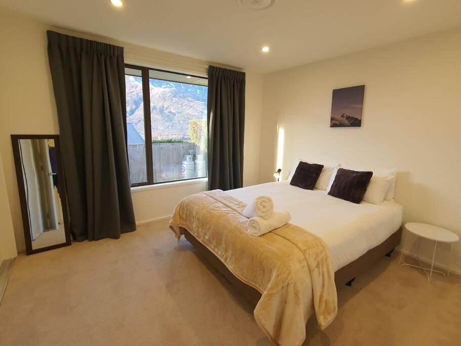 Private Home in Beautiful Alpine Setting view 5