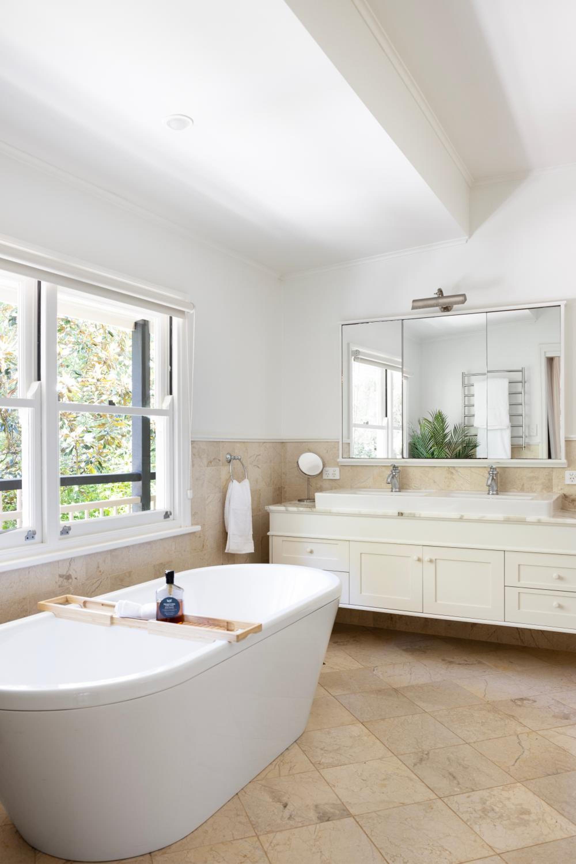 Waterfall Lodge Maleny Timeless Grandeur & Luxury