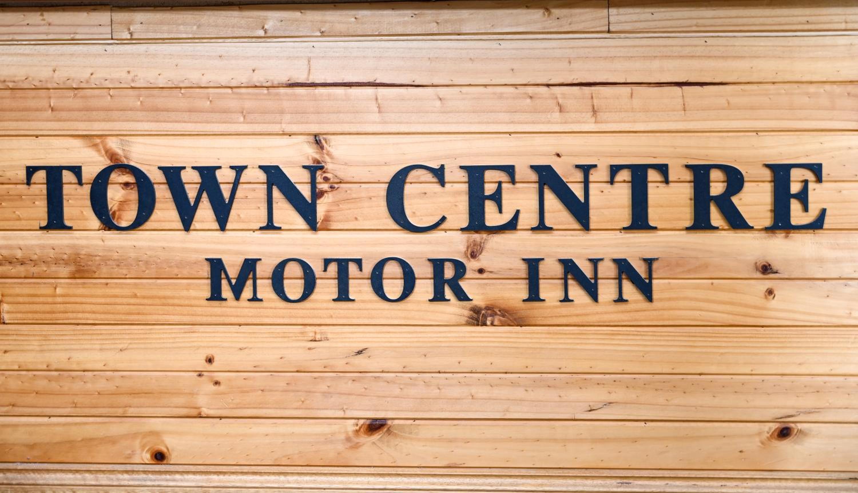 Holbrook Town Centre Motor Inn