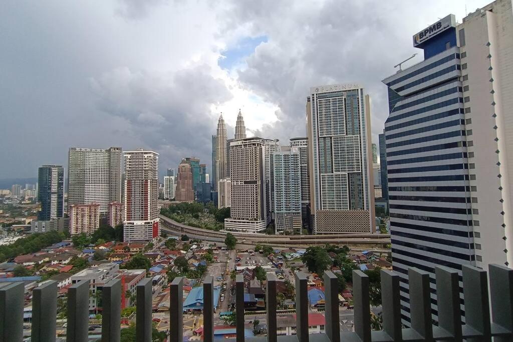 COL 108A Modern KLCC Balcony View & Infinity Pool