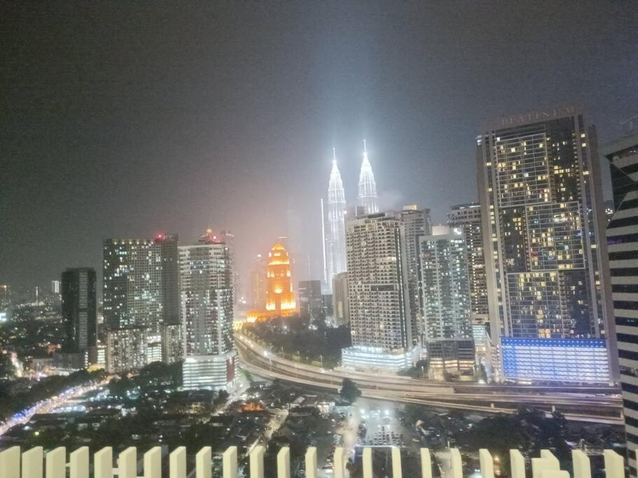 COL 108A Modern KLCC Balcony View & Infinity Pool