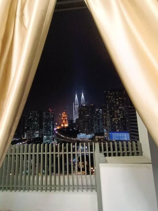 COL 108A Modern KLCC Balcony View & Infinity Pool
