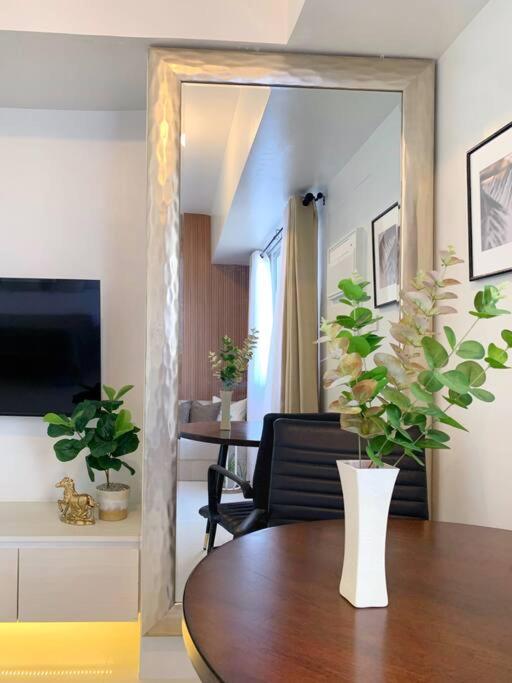 Spacious condo in Cebu City with pool and gym view 4