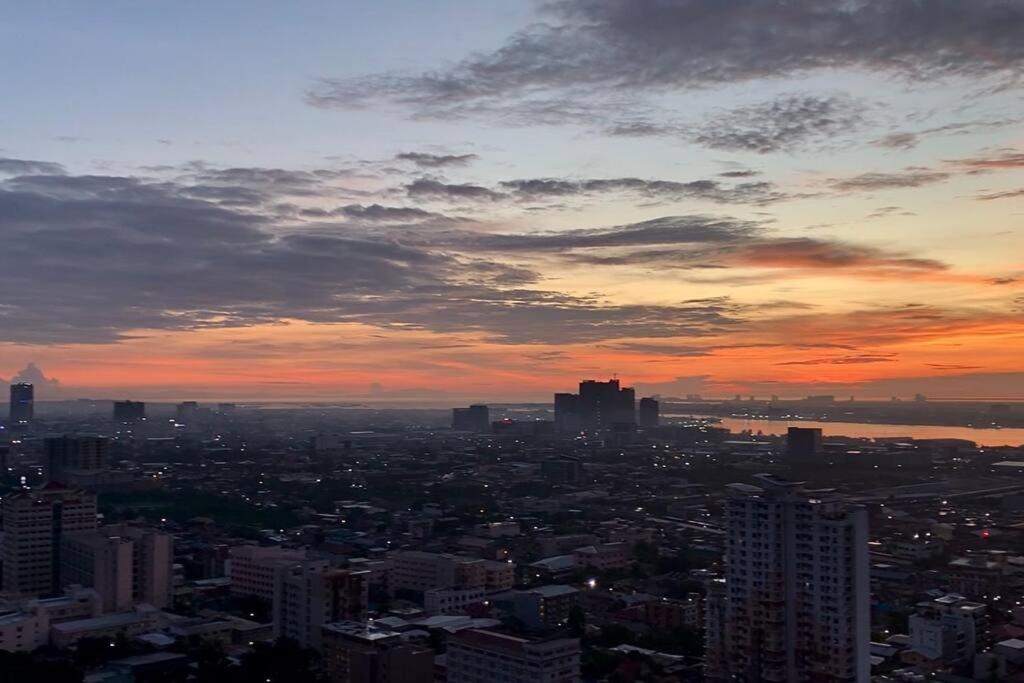 Spacious condo in Cebu City with pool and gym view 5