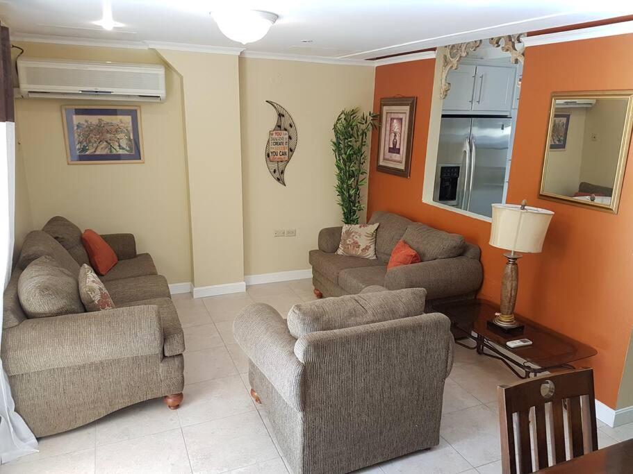 Comfortable 3 Bedroom Townhouse great location view 4