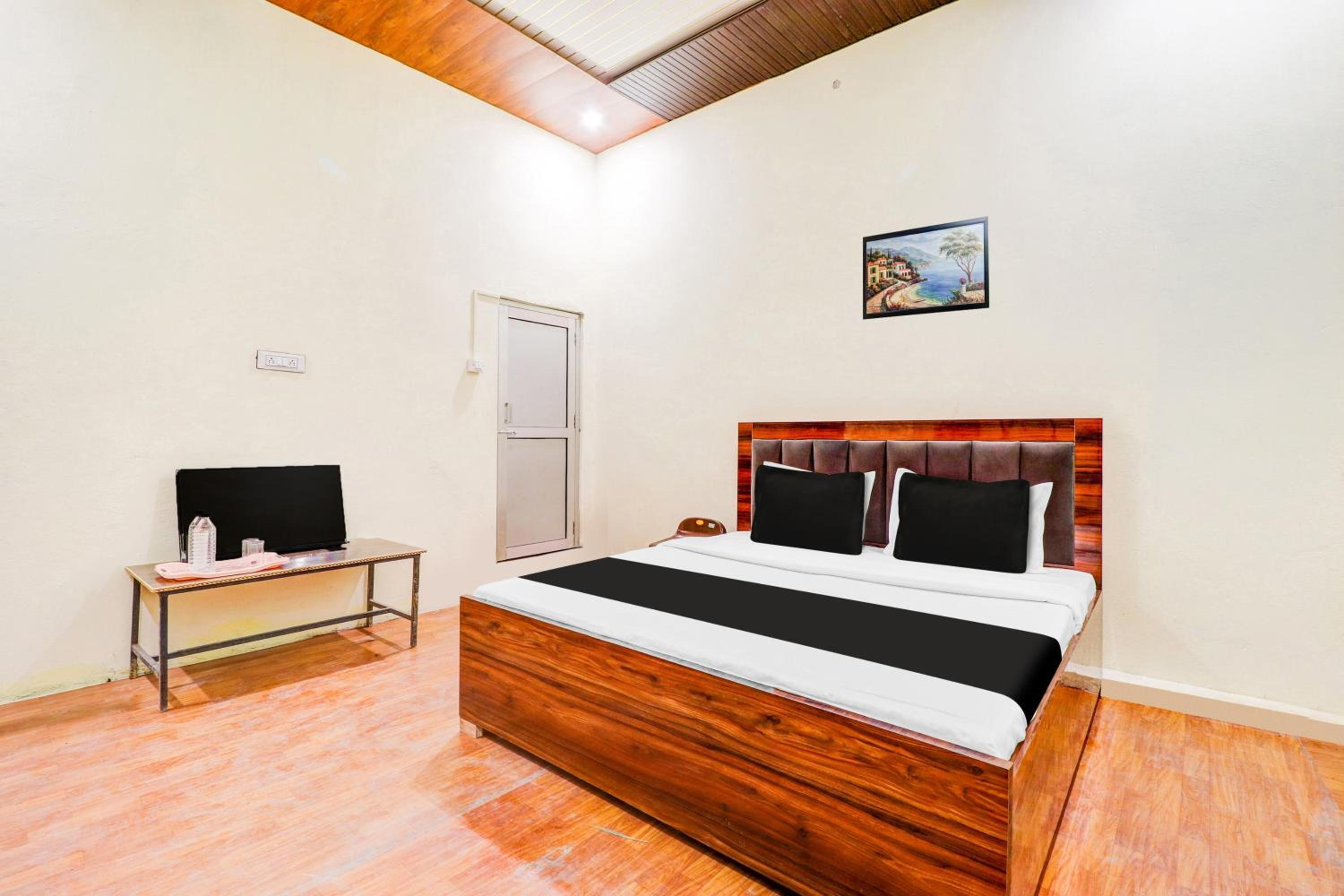 Hotel O A1 GUEST HOUSE view 4