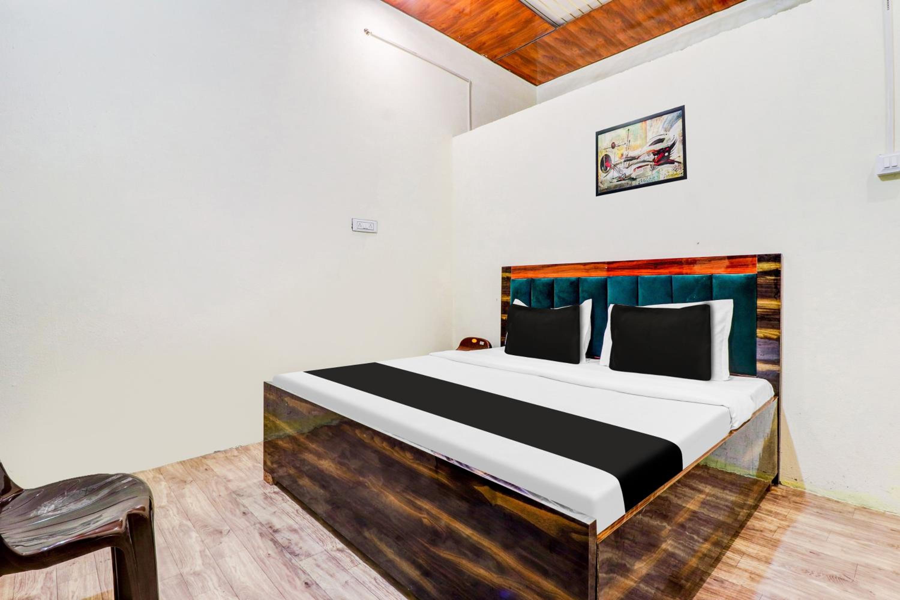 Hotel O A1 GUEST HOUSE view 5