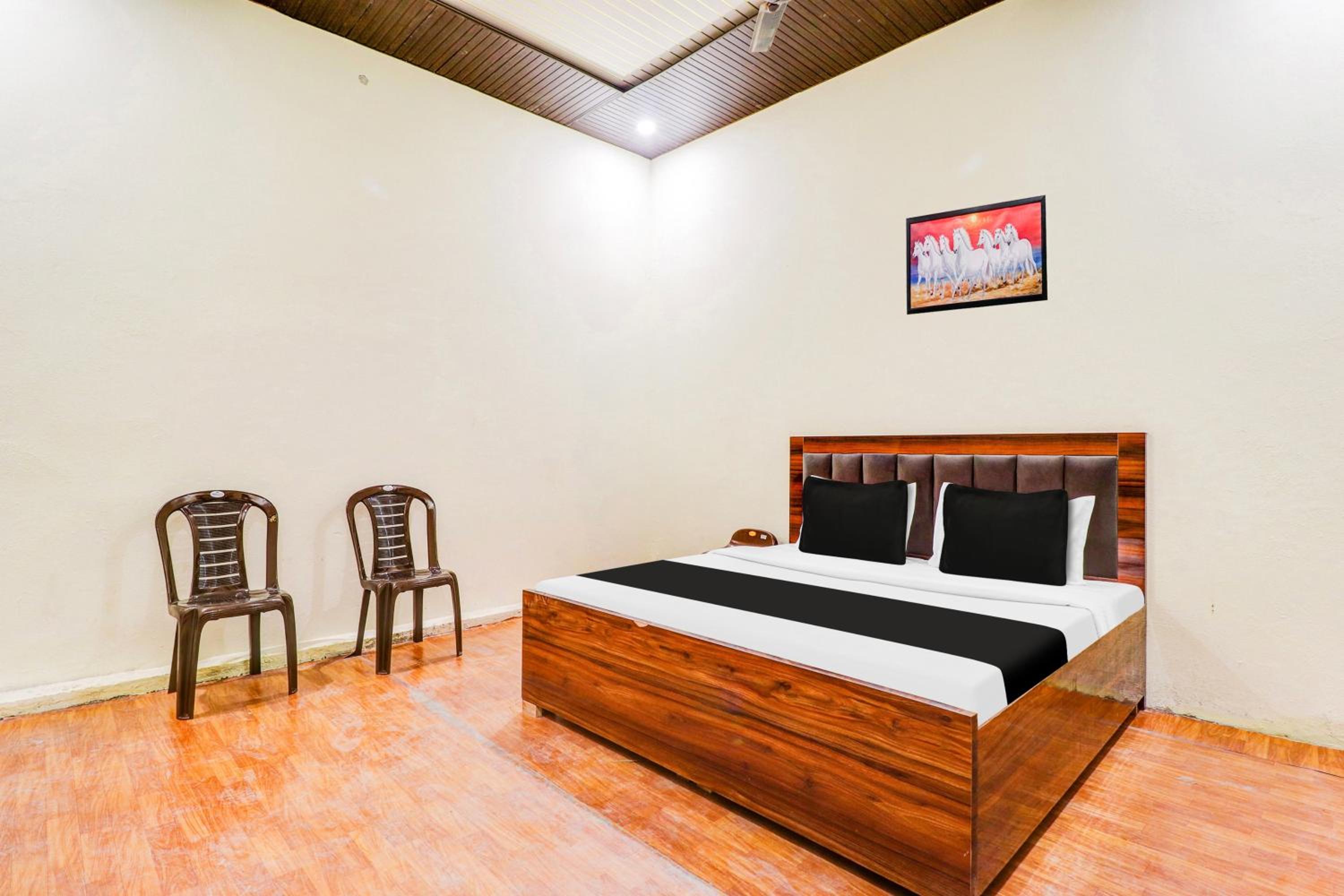 Hotel O A1 GUEST HOUSE view 3