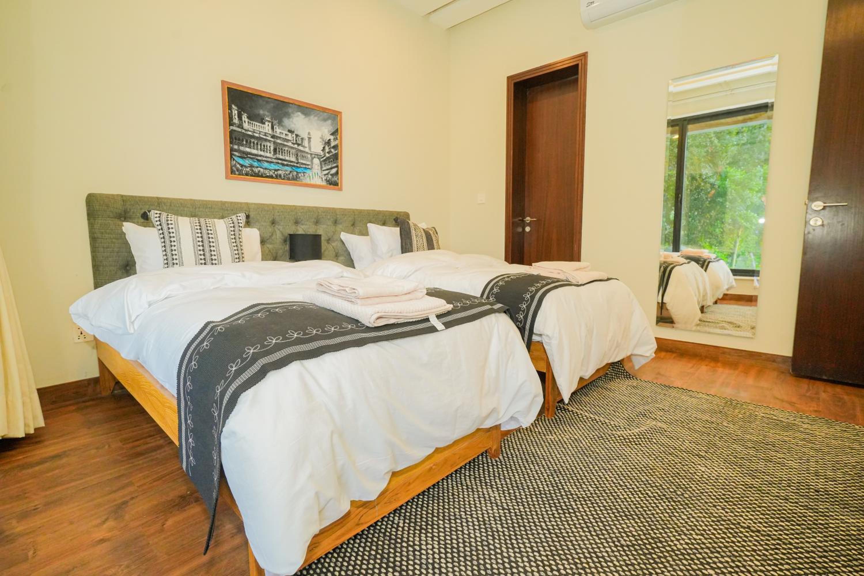 Margalla Retreat House With Pool, Garden & Mountain View