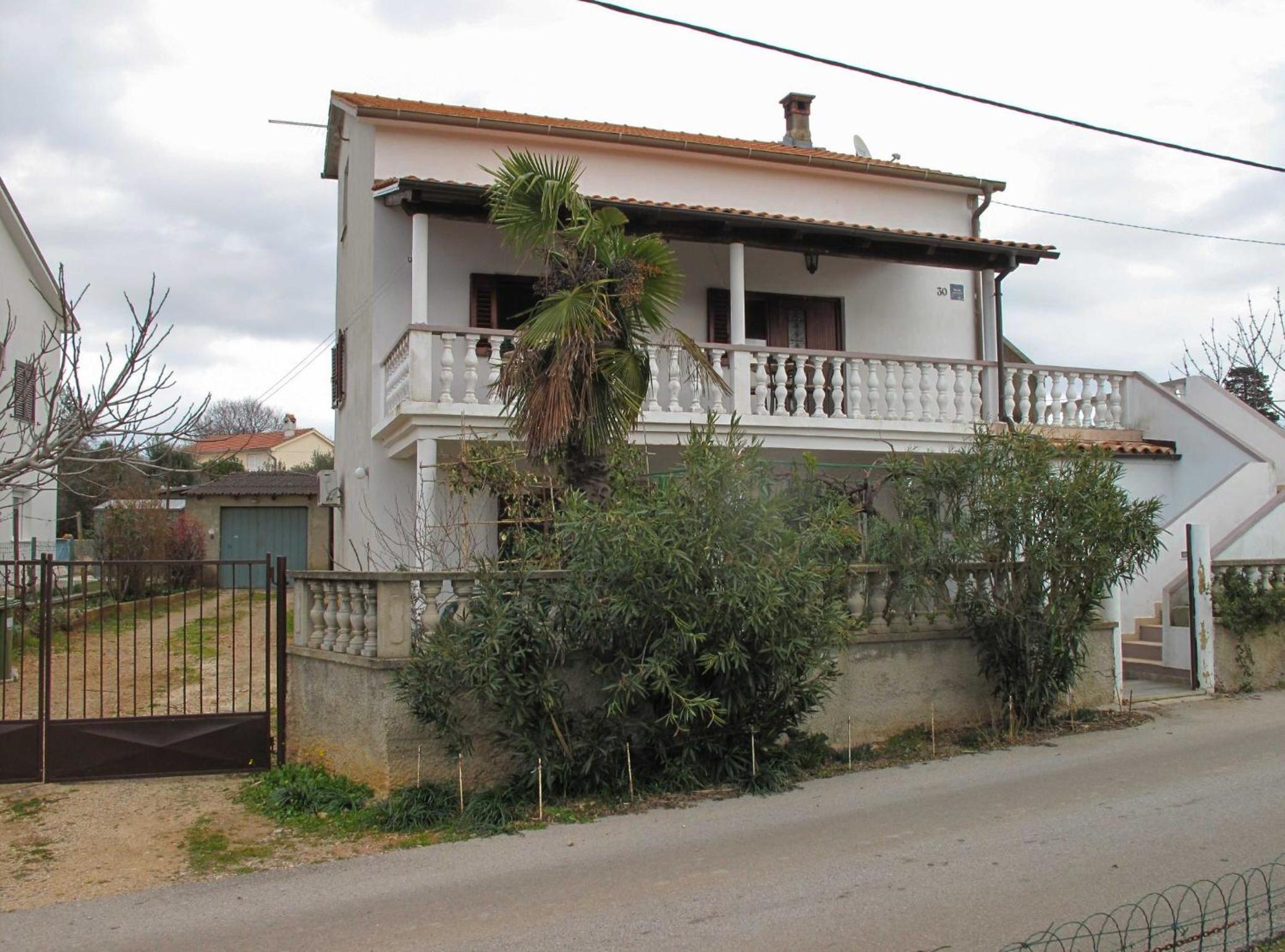 Bright and Modern: Fully Furnished Krk Apartments with Private Parking view 4
