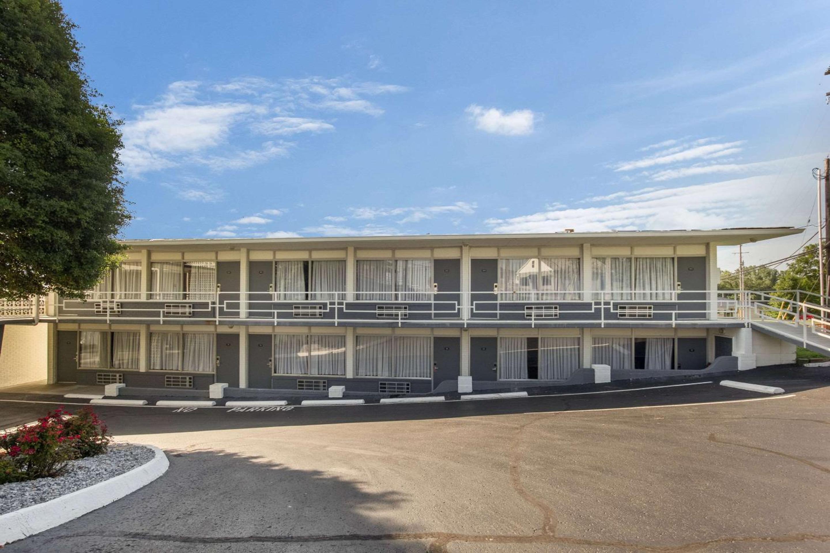 Econo Lodge Fort Knox view 4