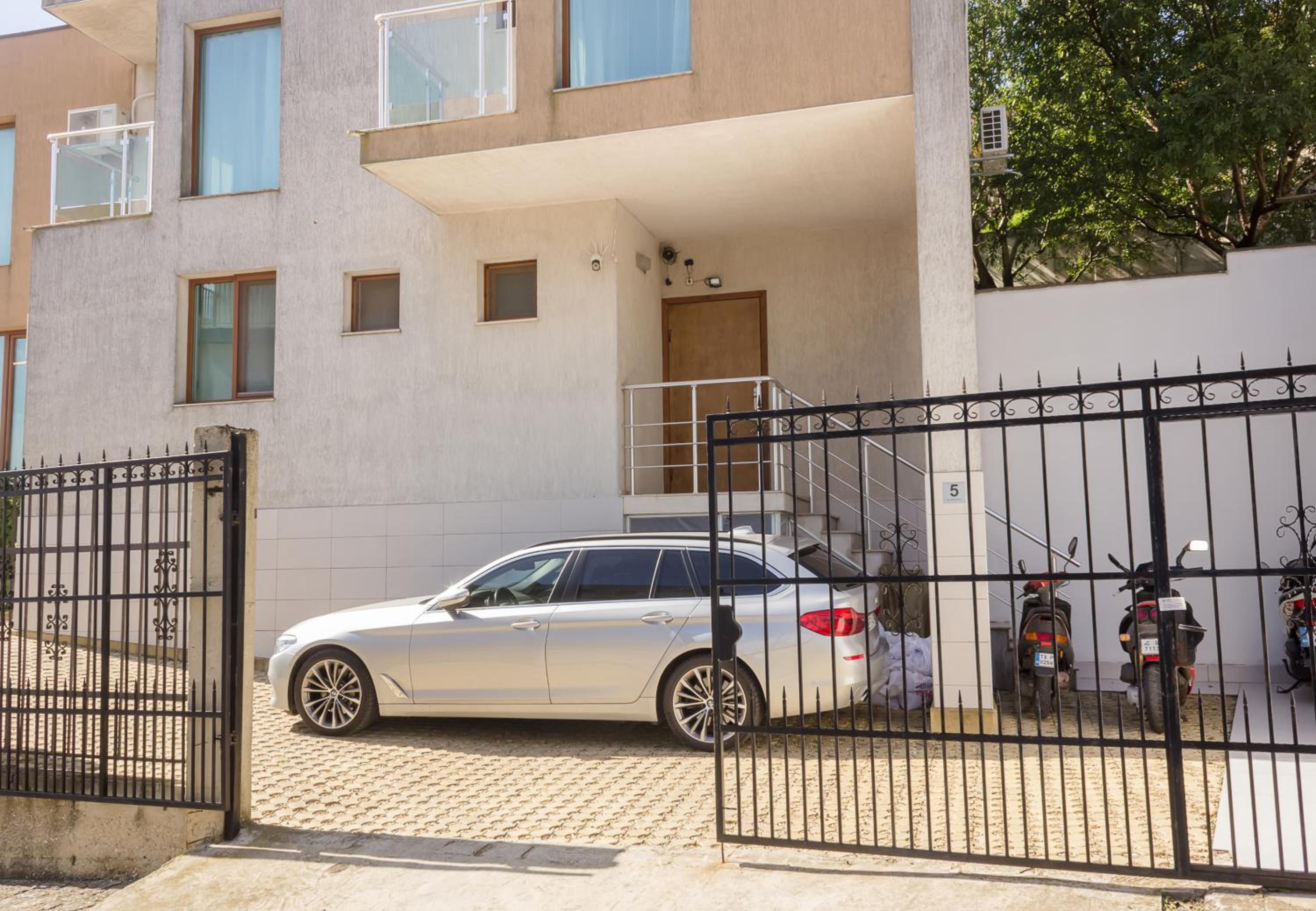 Balchik Sea View Escape 5BR Luxury with Hot Tub & Free Parking
