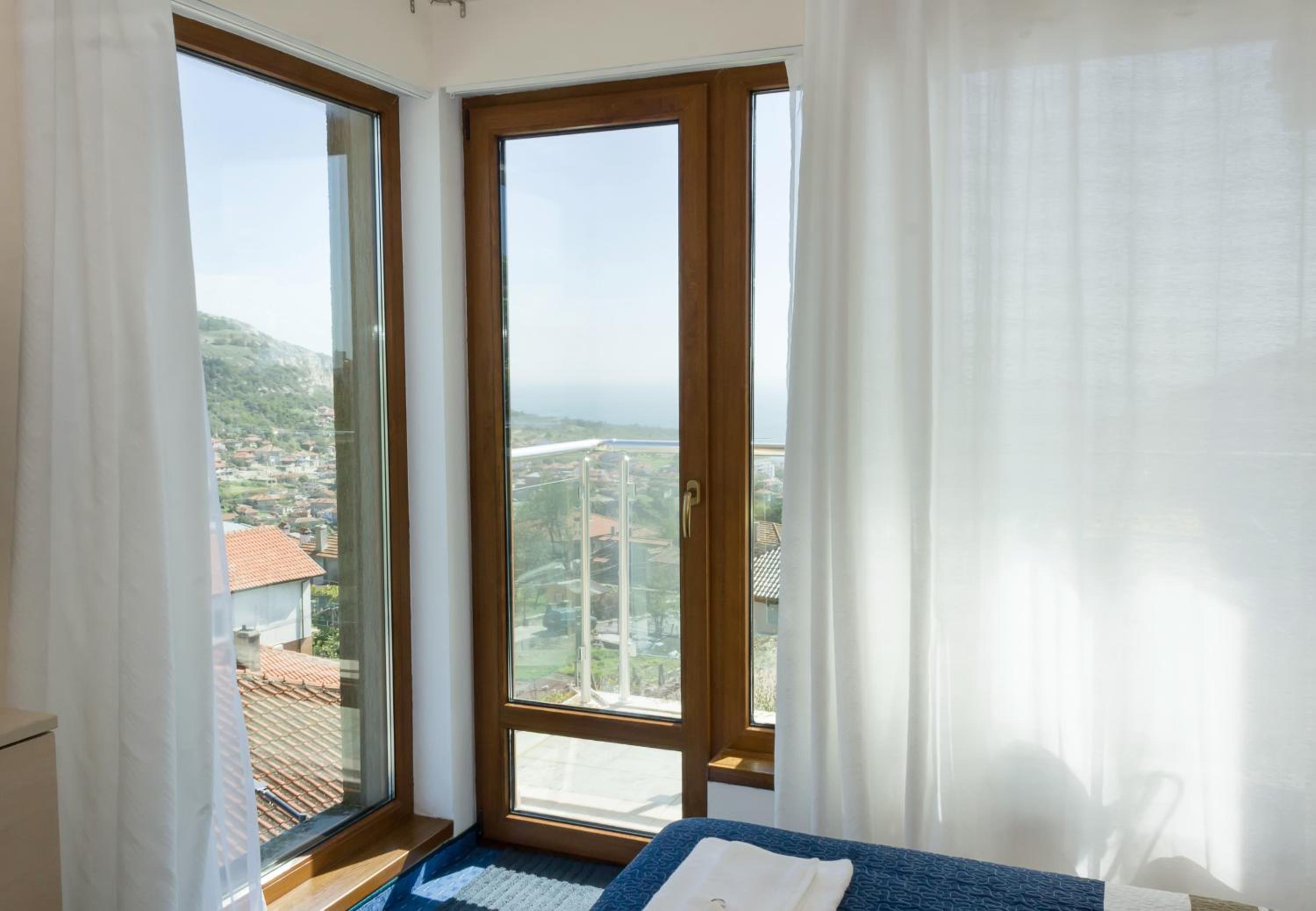 Balchik Sea View Escape 5BR Luxury with Hot Tub & Free Parking