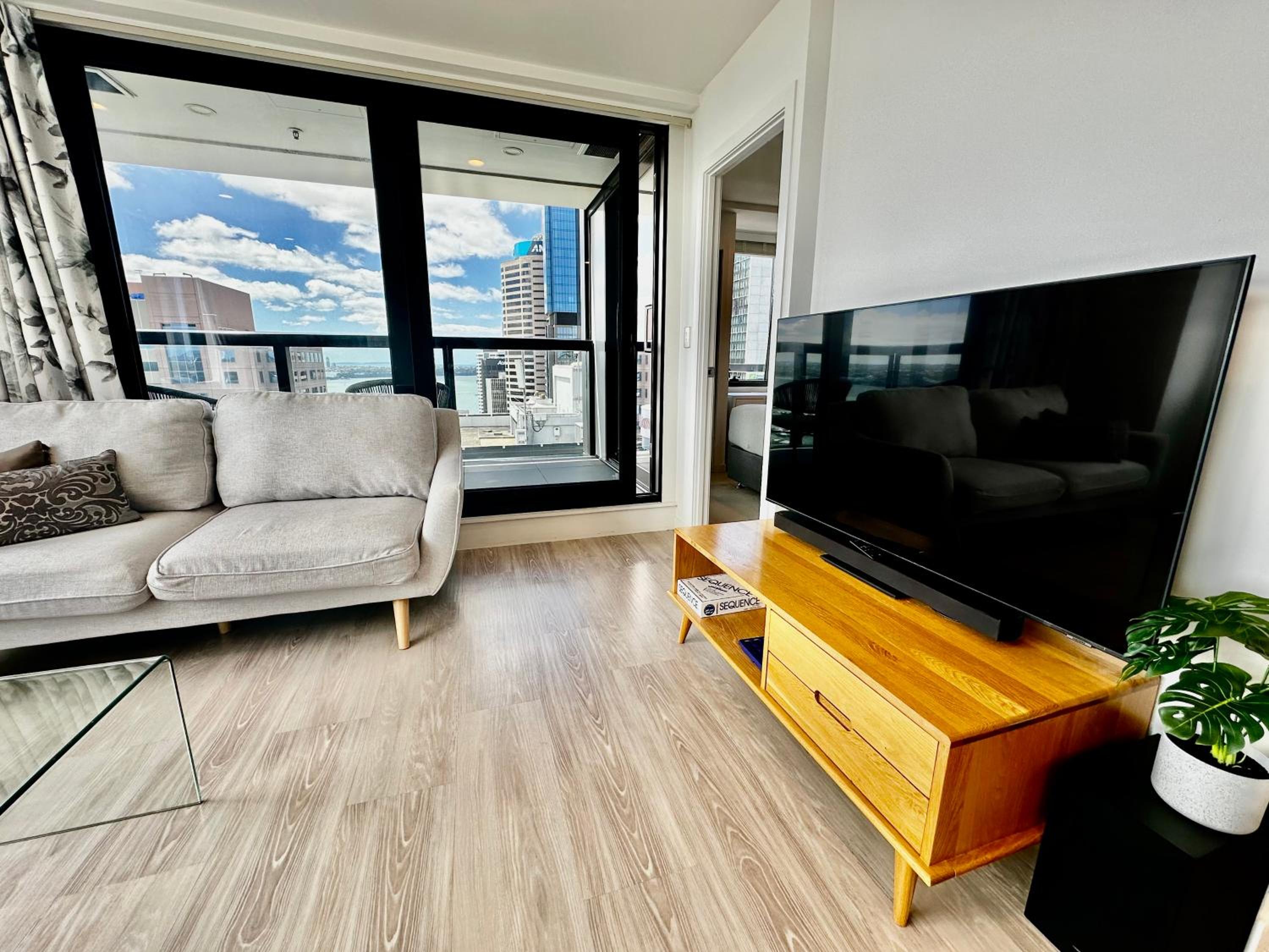Spectacular Auckland CBD Views