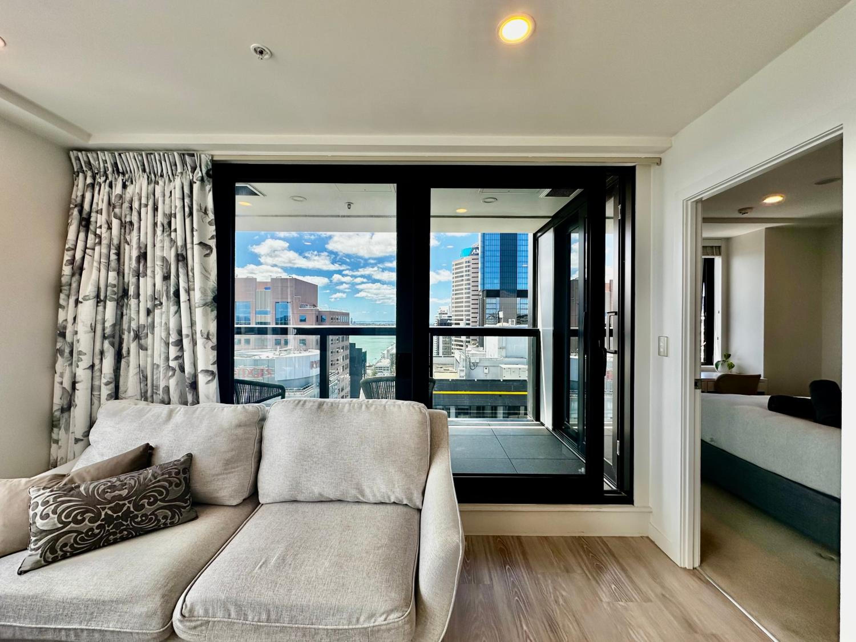 Spectacular Auckland CBD Views