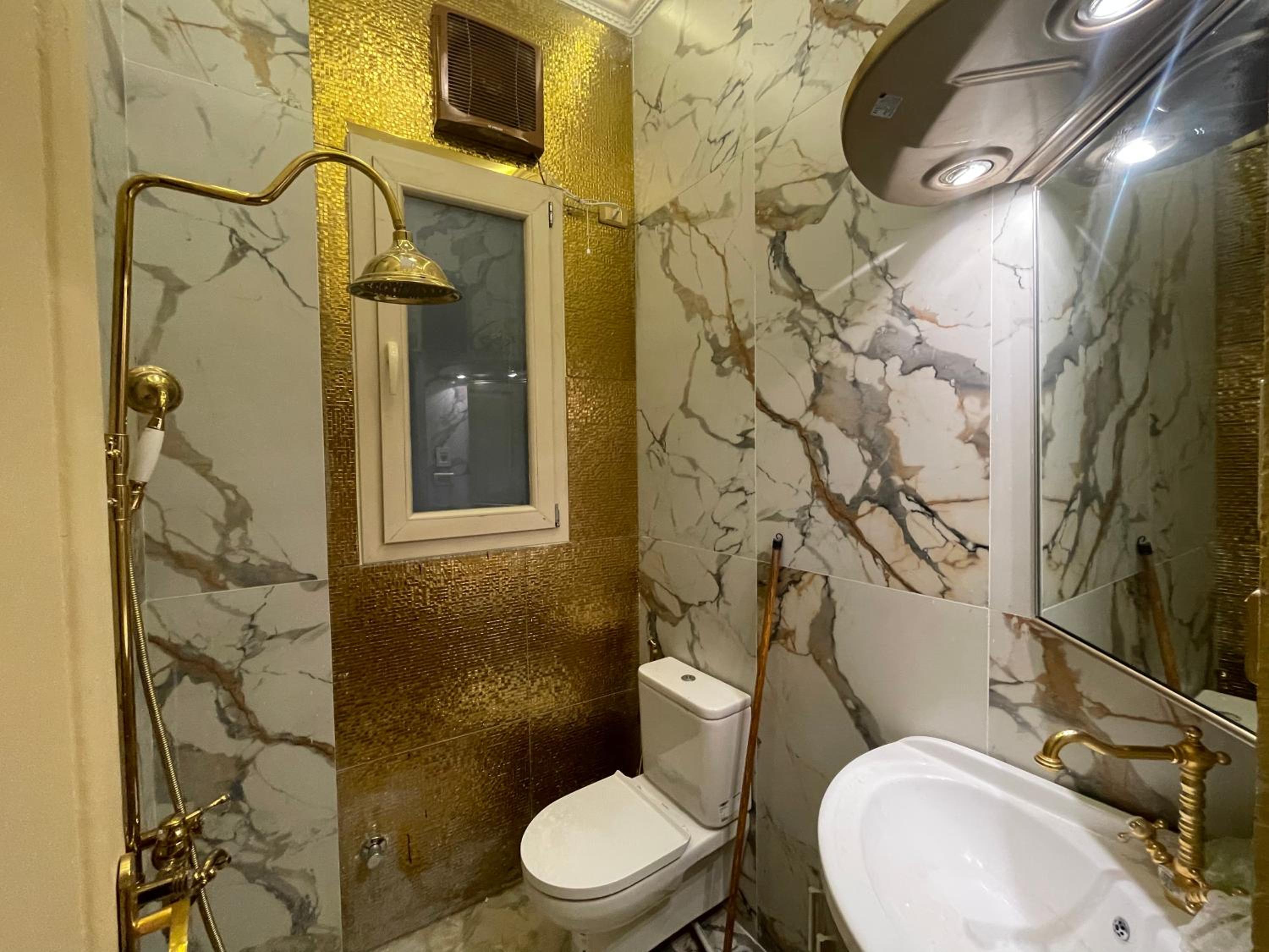 Luxury 5-Star Stay in Cairo Downtown Garden City - Steps from the Nile & All Top Attractions