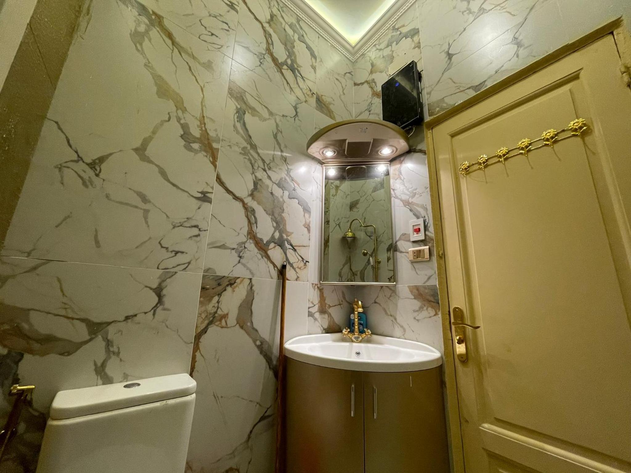 Luxury 5-Star Stay in Cairo Downtown Garden City - Steps from the Nile & All Top Attractions