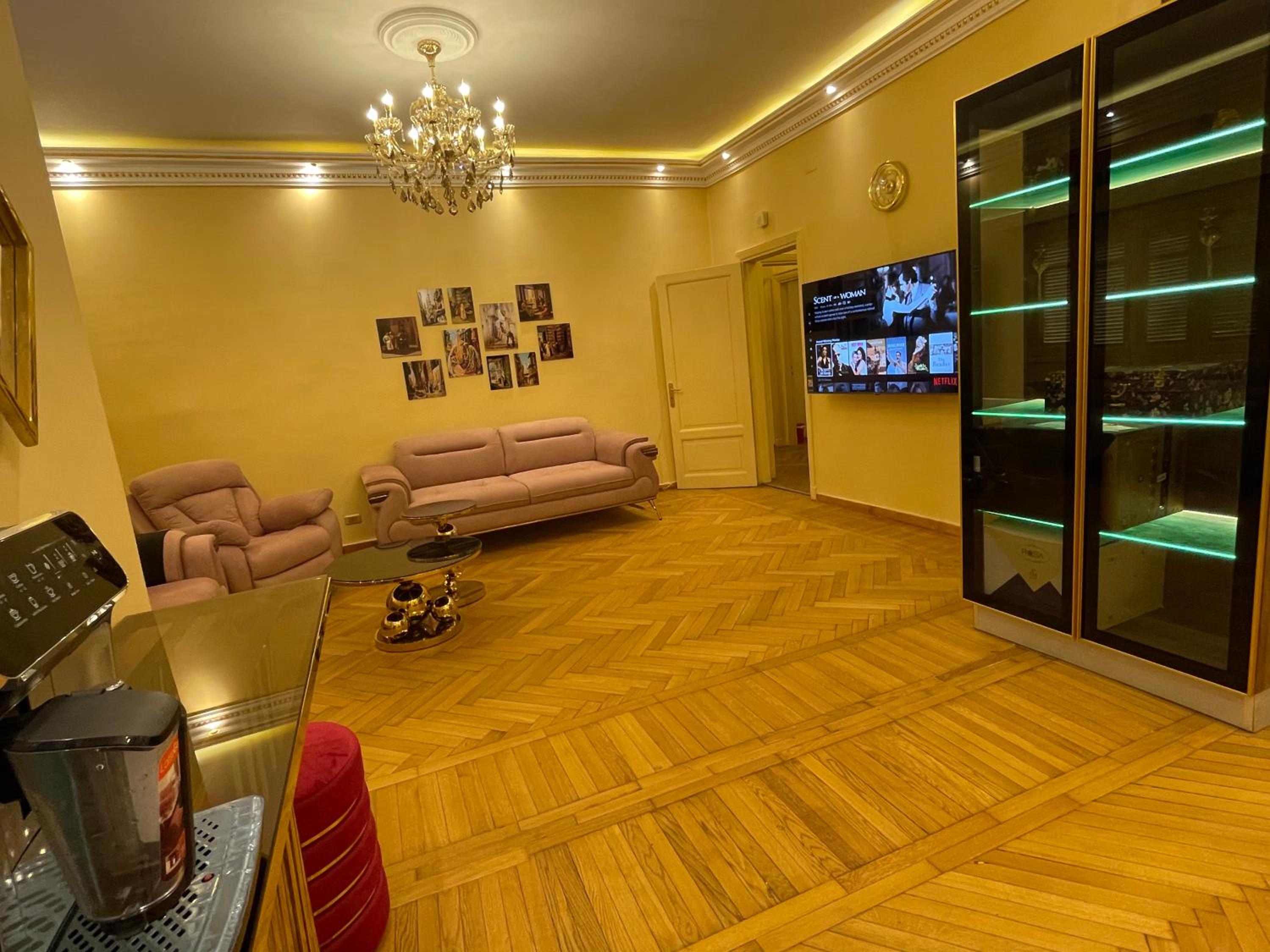 Luxury 5-Star Stay in Cairo Downtown Garden City - Steps from the Nile & All Top Attractions