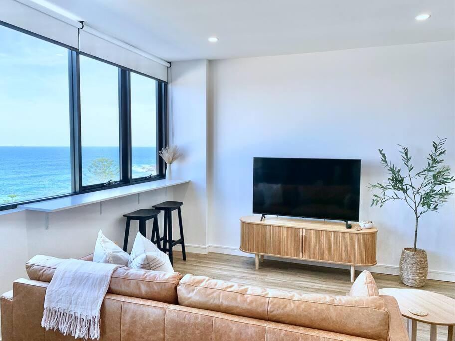 Coastal Luxe - Reduced! - Please check photos