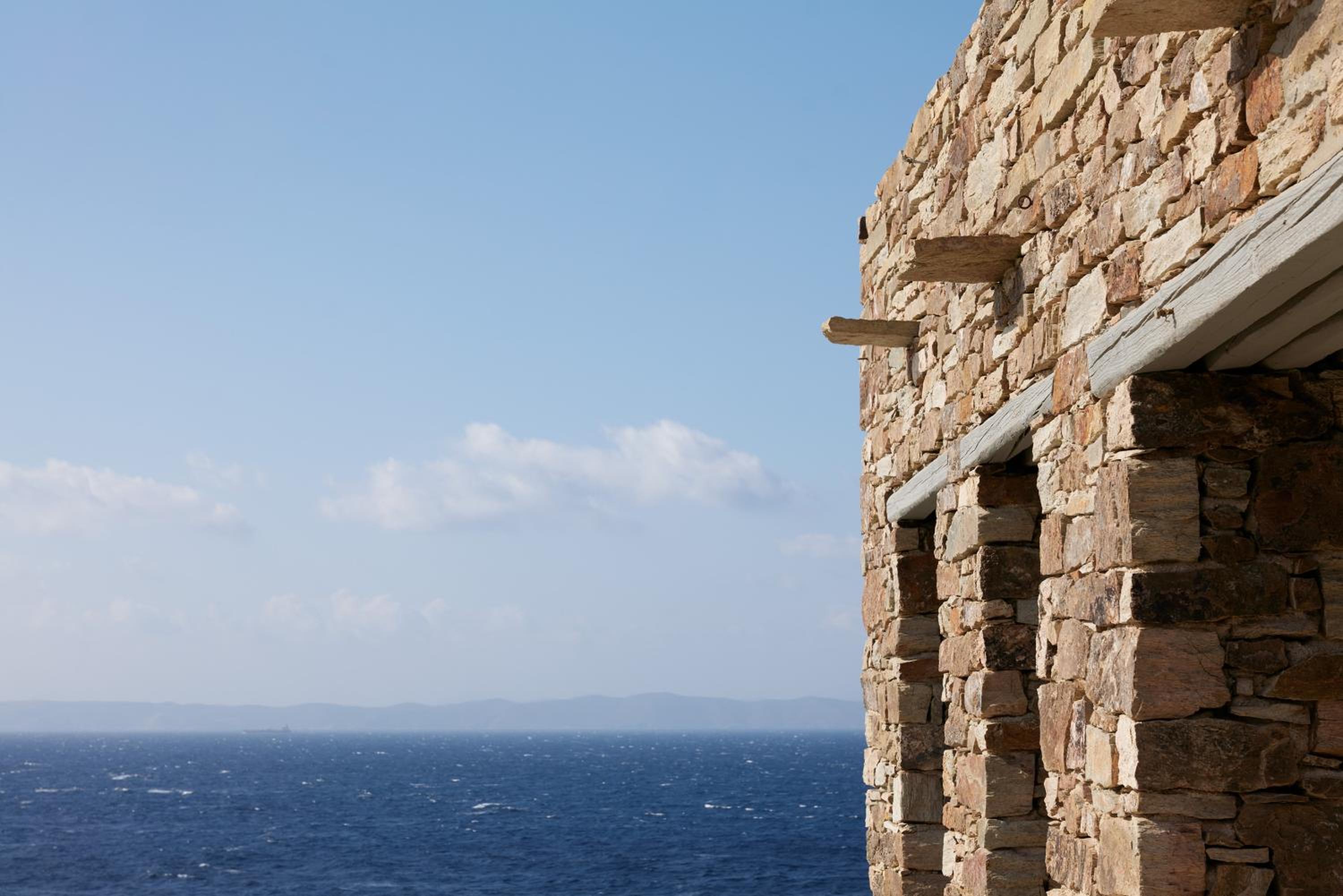 5 bedroom villa with pool, sunset views, direct access to the sea view 4