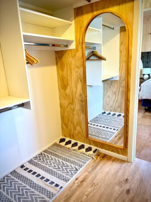 Spacious one bedroom guesthouse close to town view 2