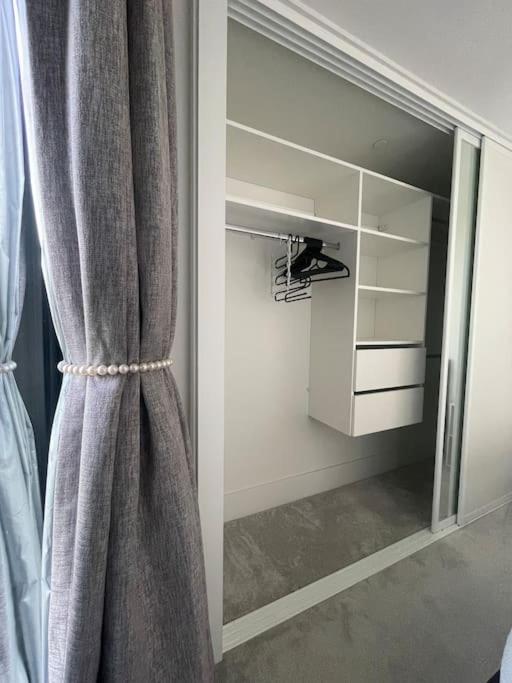 Stylish City Apt, Prime Location