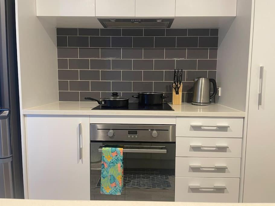 Stylish City Apt, Prime Location