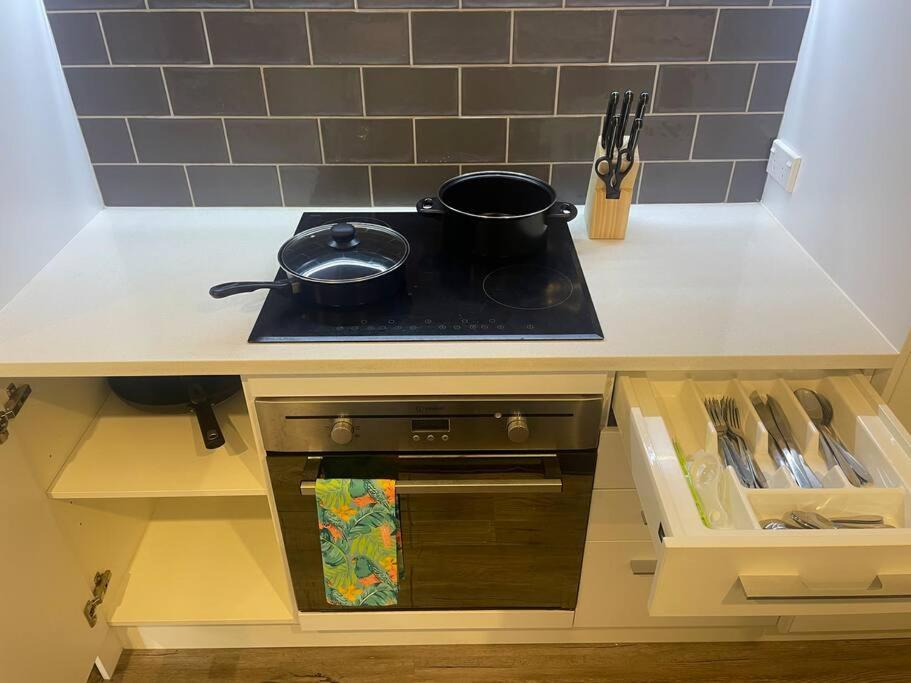 Stylish City Apt, Prime Location