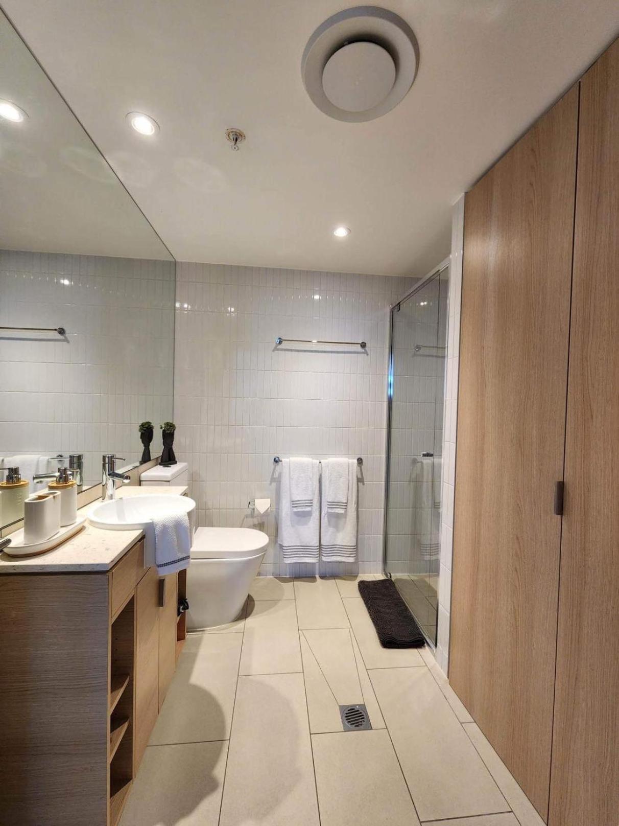 Prime Broadbeach Location wPool Free Onsite Parking