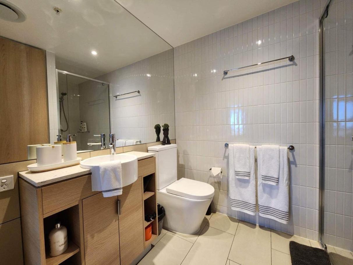 Prime Broadbeach Location wPool Free Onsite Parking