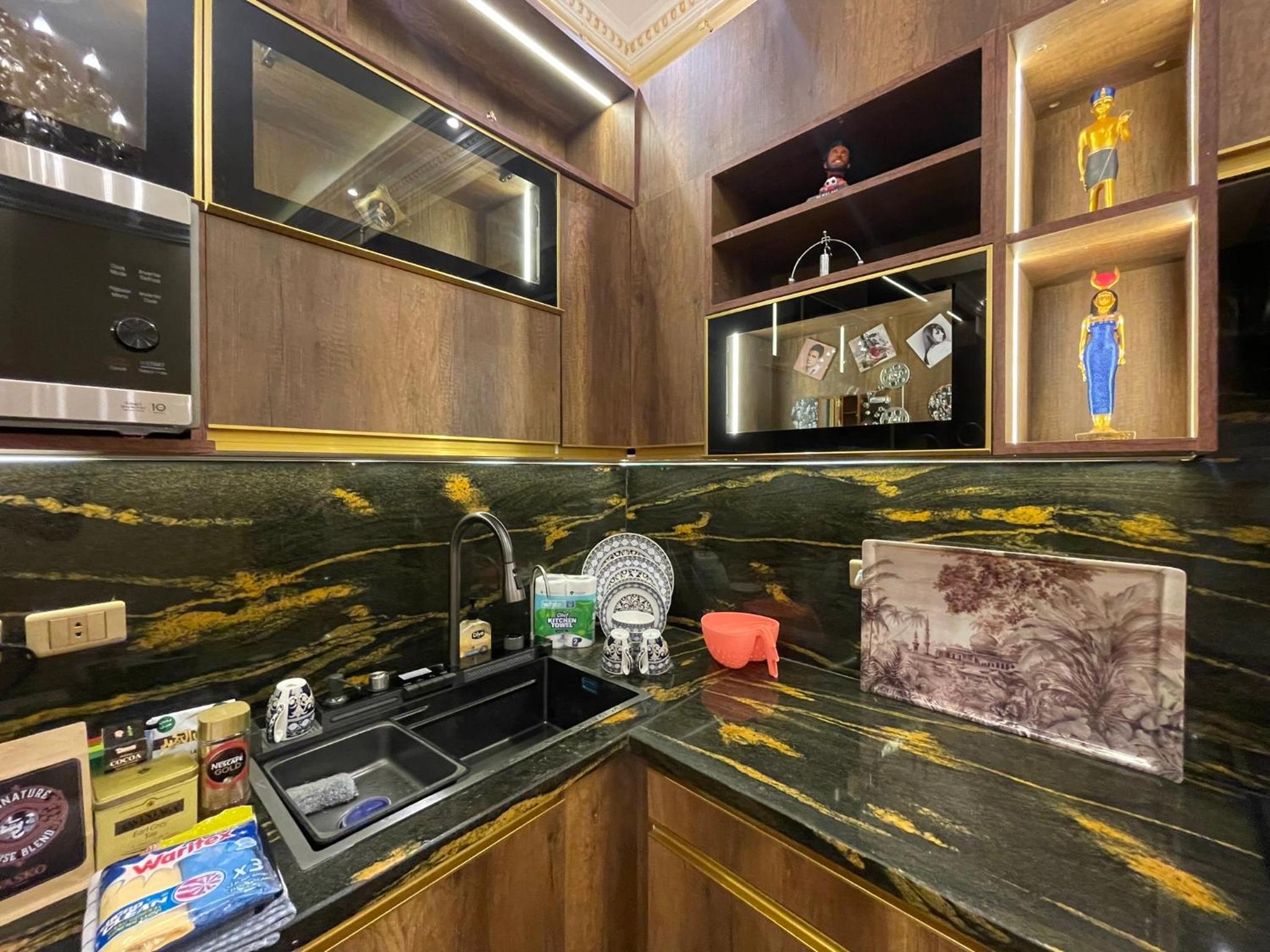 Luxury 5-Star Stay in Cairo Downtown Garden City - Steps from the Nile & All Top Attractions