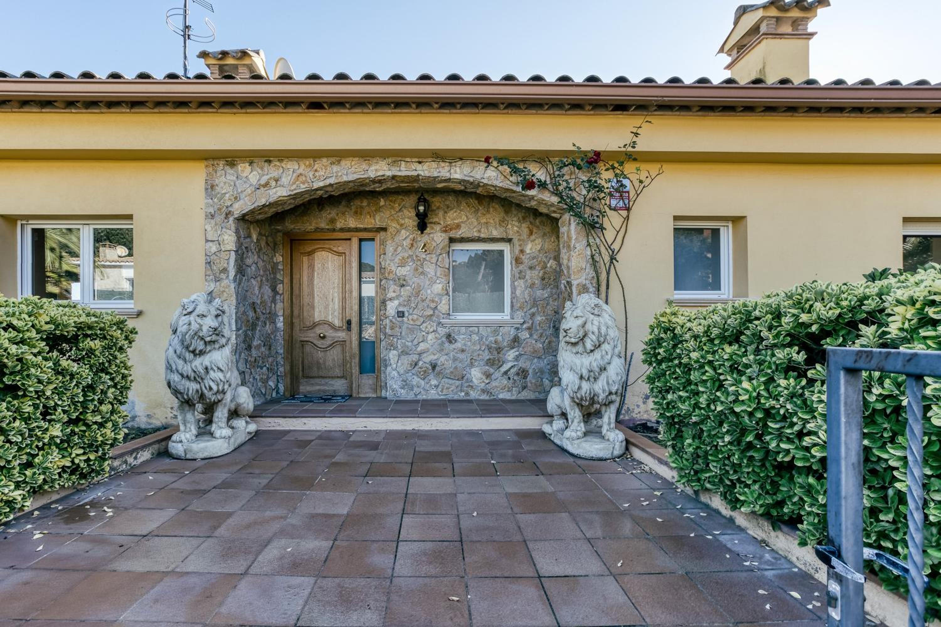 Villa Tiffany w pool and barbecue