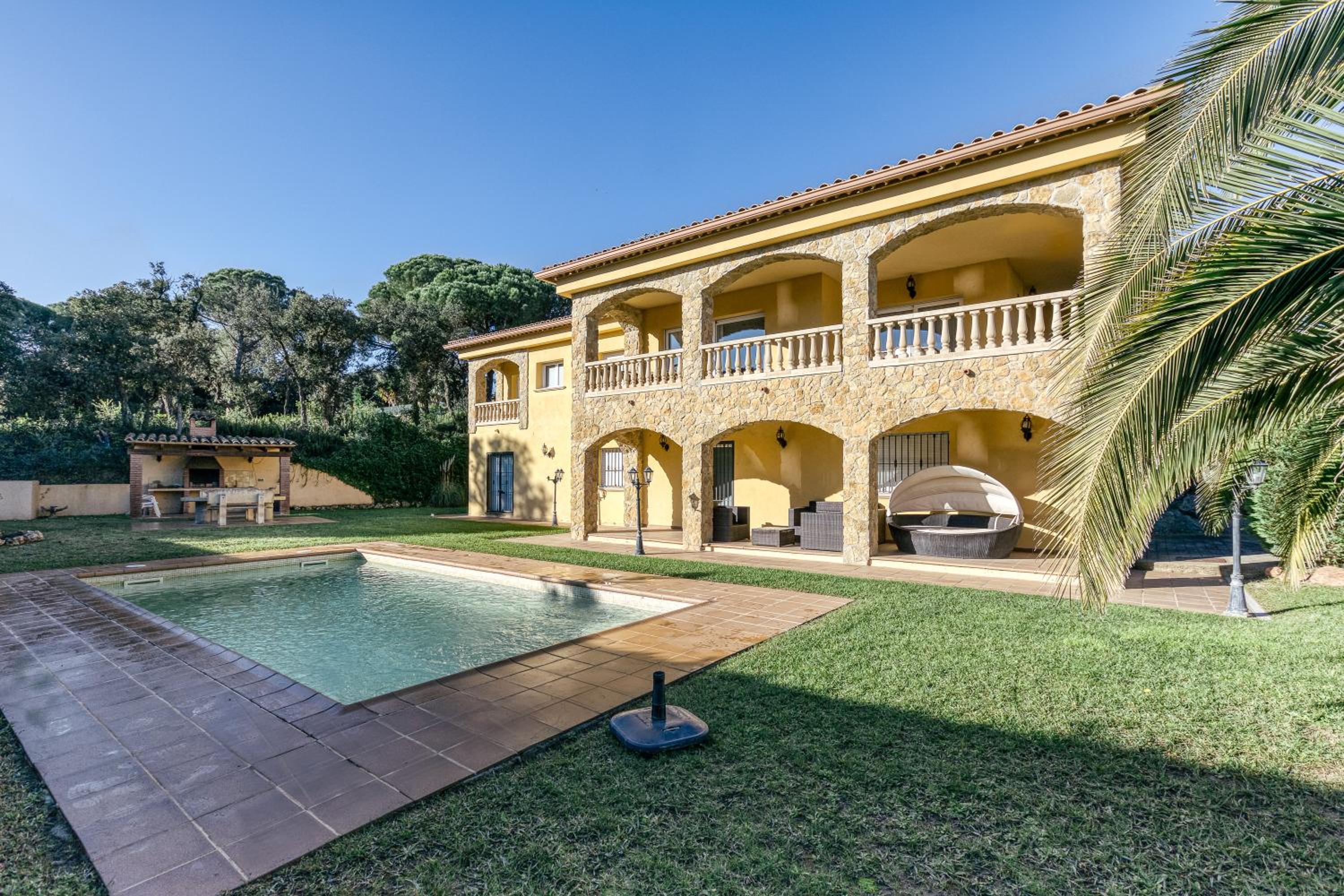 Villa Tiffany w pool and barbecue