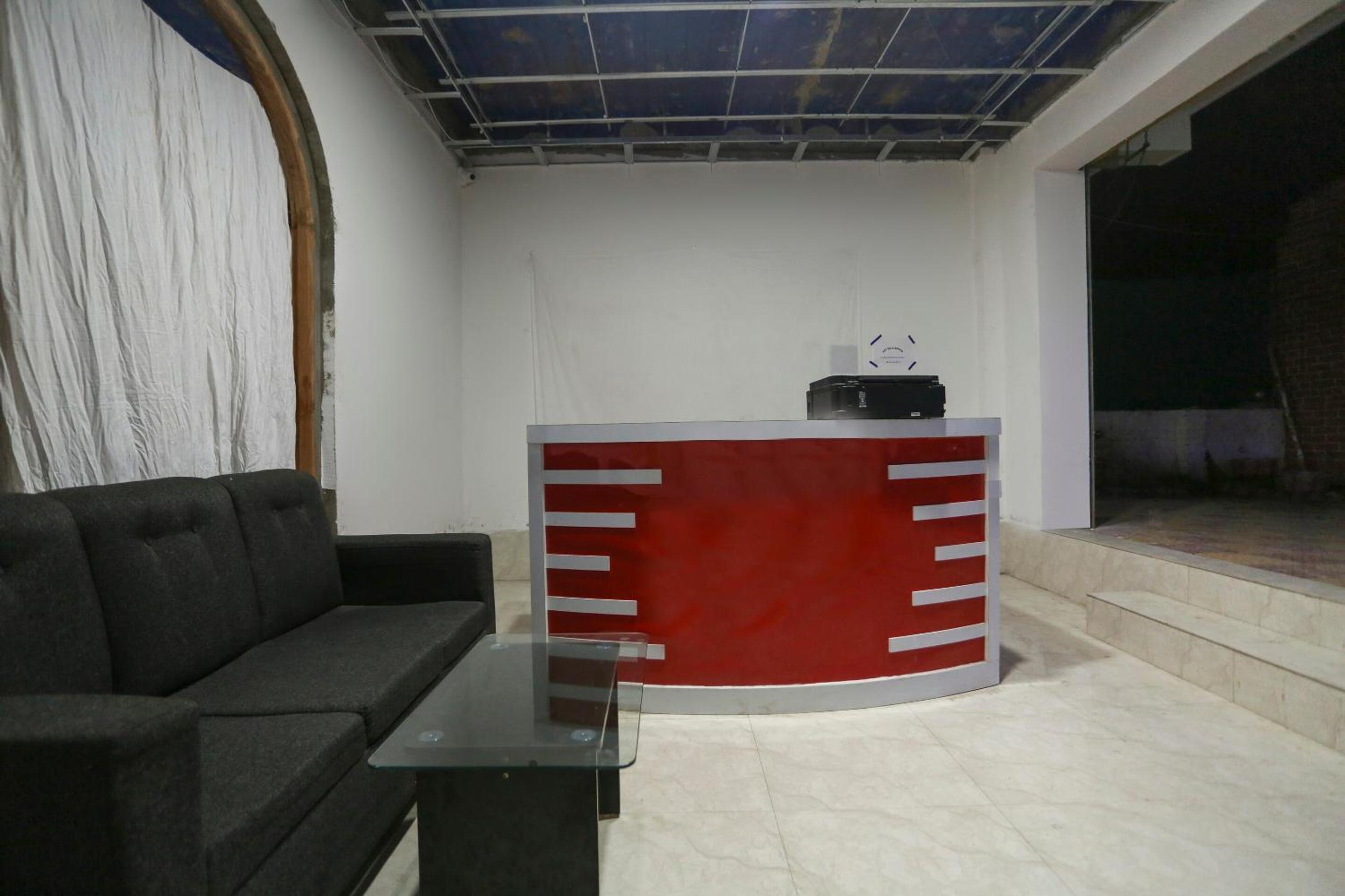 Lobby & Reception