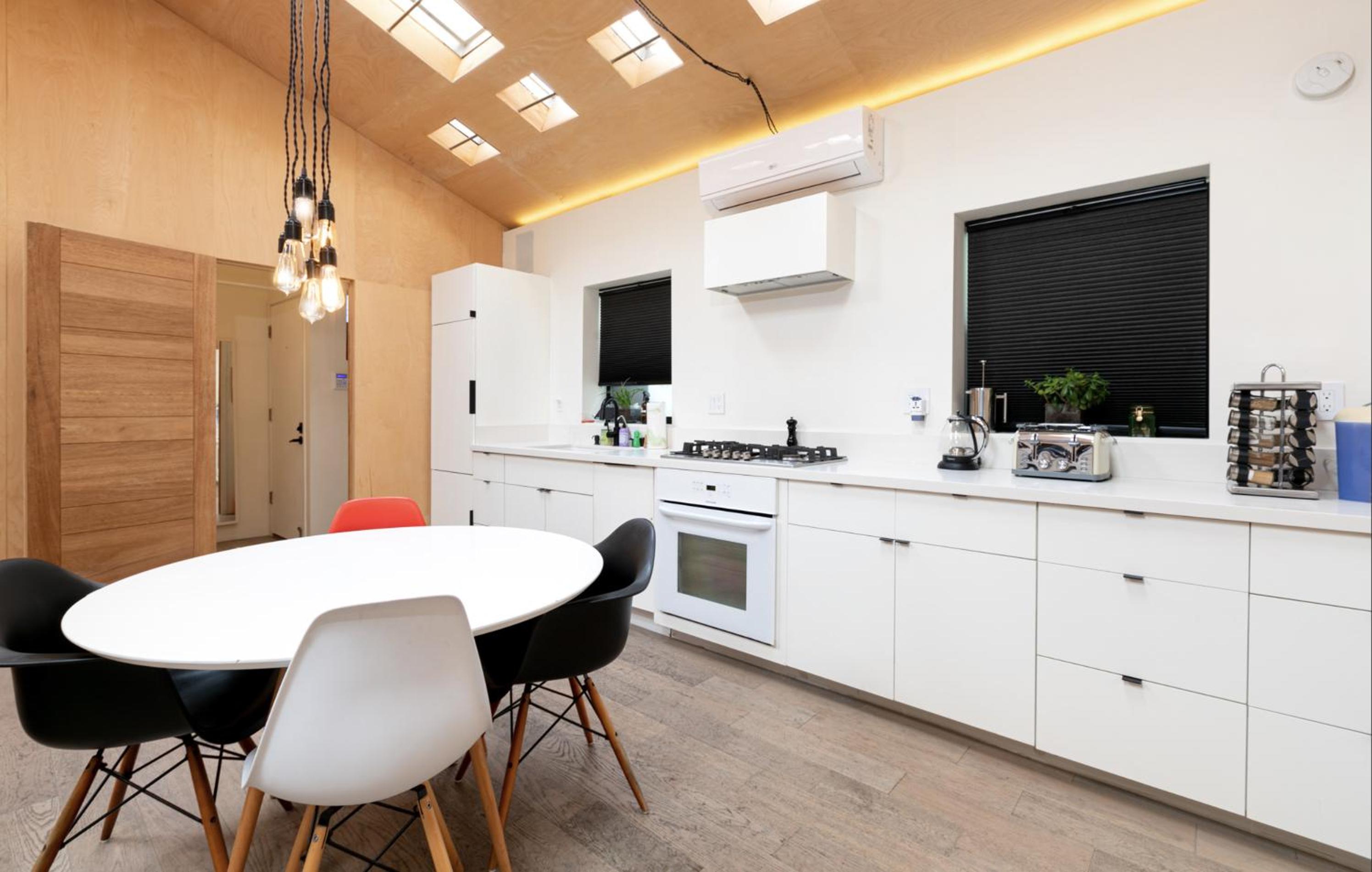 Venice Beach Bungalow at the best location