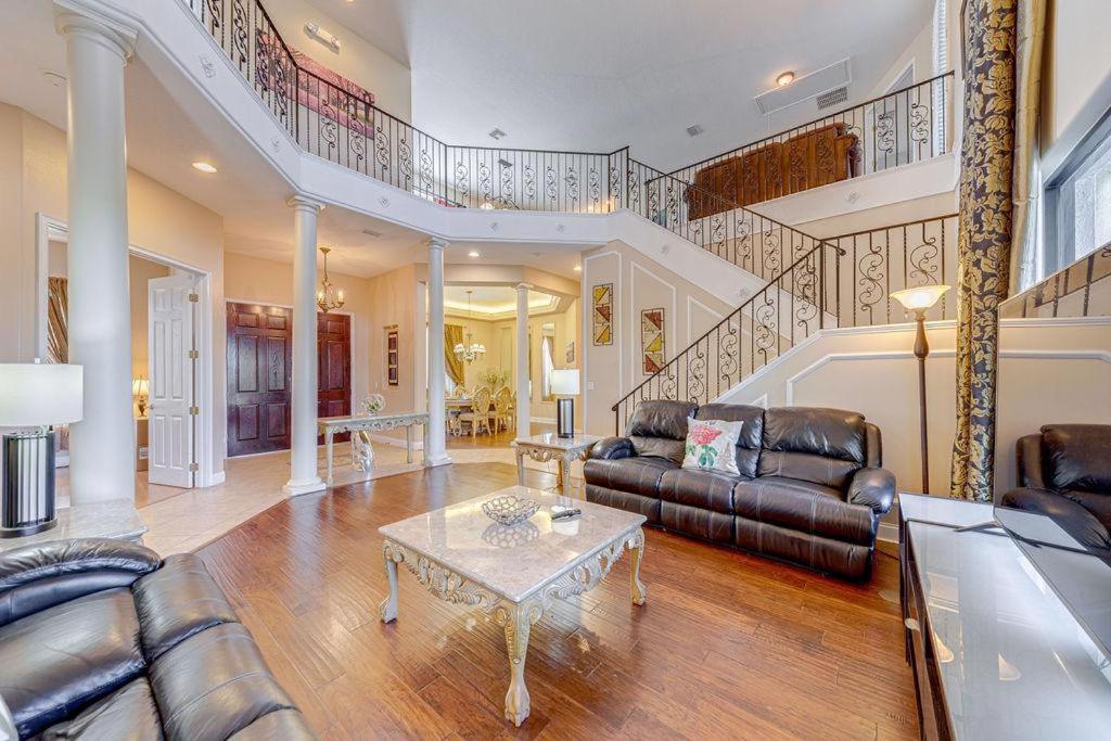 Spacious 7 Bedroom Home Close To Disney