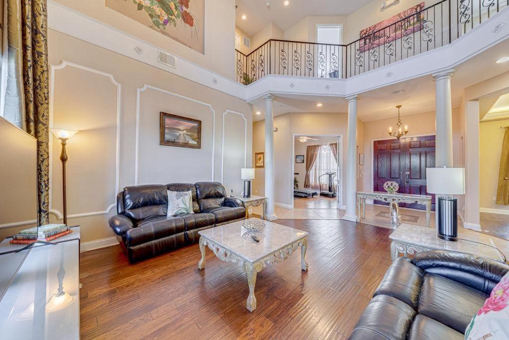 Spacious 7 Bedroom Home Close To Disney