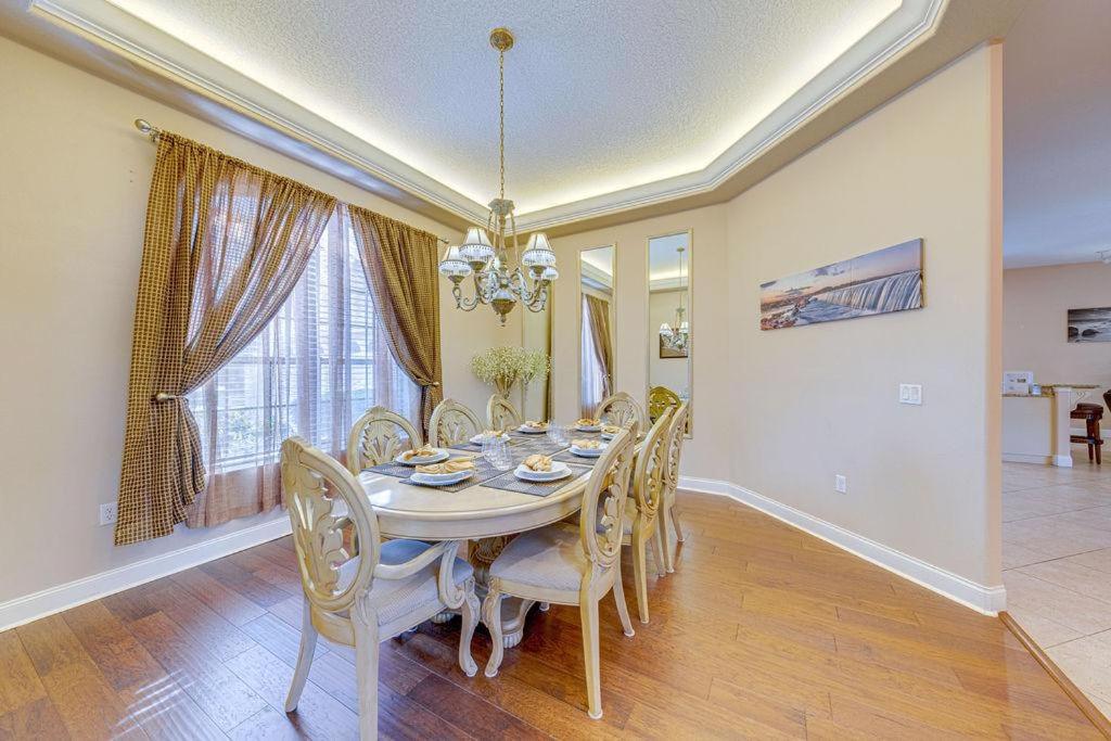 Spacious 7 Bedroom Home Close To Disney